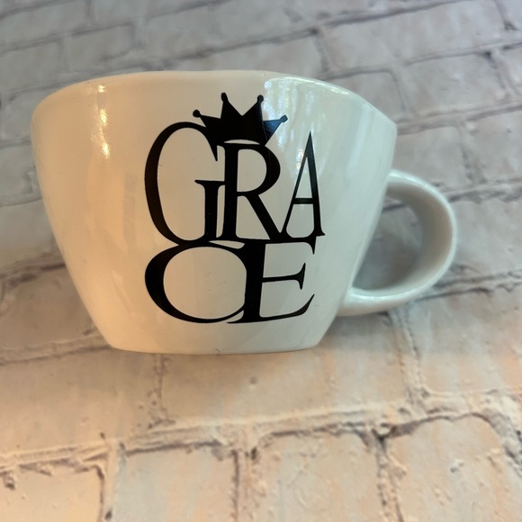 GRACE COLLECTOR SCALLOPED EDGES COFFEE/TEA MUG NOVELTY BLACK WORDS GRACE CROWN - Picture 5 of 5